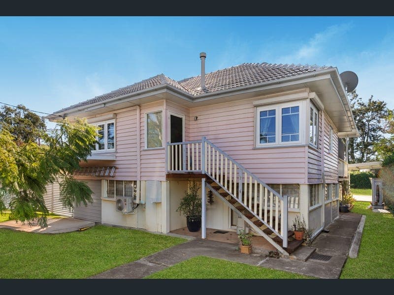123 Hoskins Street, Sandgate — photo 1 of 5