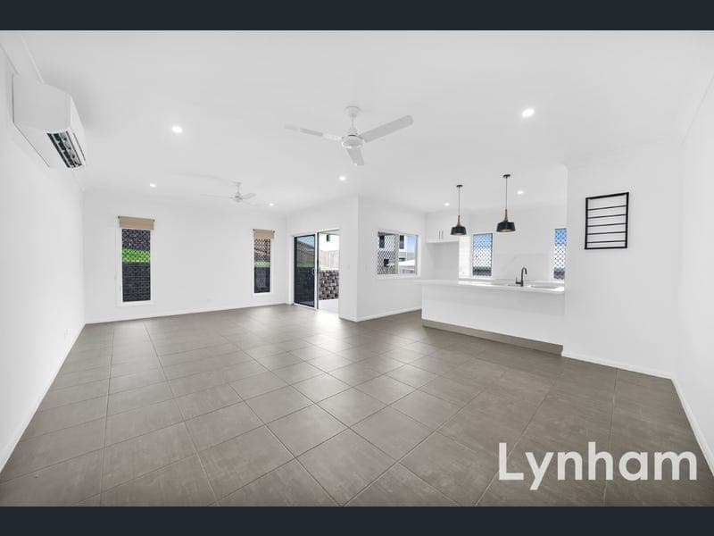 4 Blue Coolabah Close, Douglas — photo 1 of 5