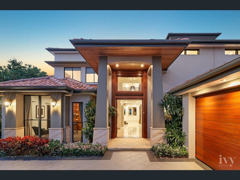2204 Taromeo Court, Hope Island — photo 1 of 5