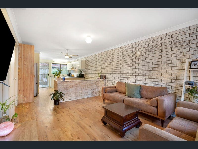 6/80 Ewing Road, Woodridge — photo 1 of 5