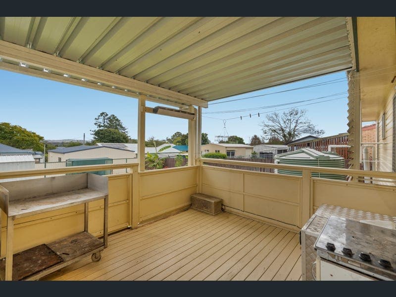 17 Cavell Avenue, Beaudesert — photo 1 of 5