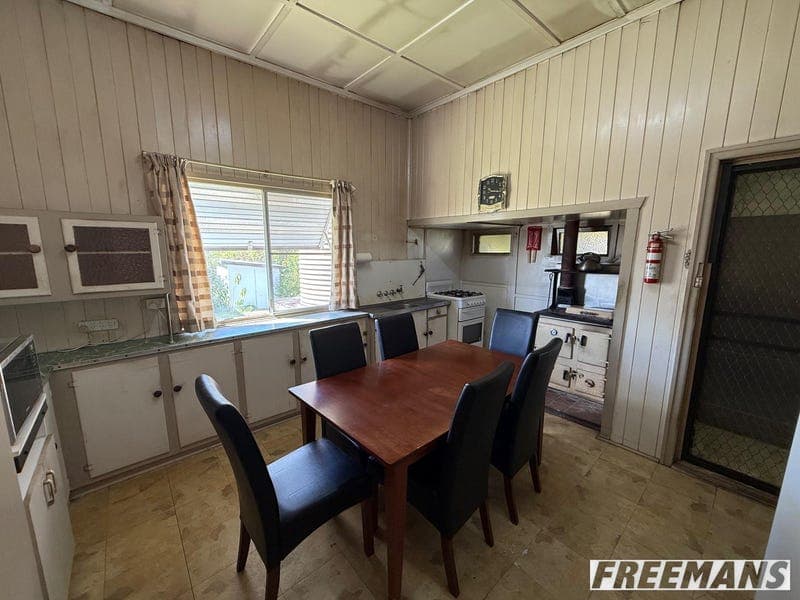17 Wills Street West, Nanango — photo 1 of 5