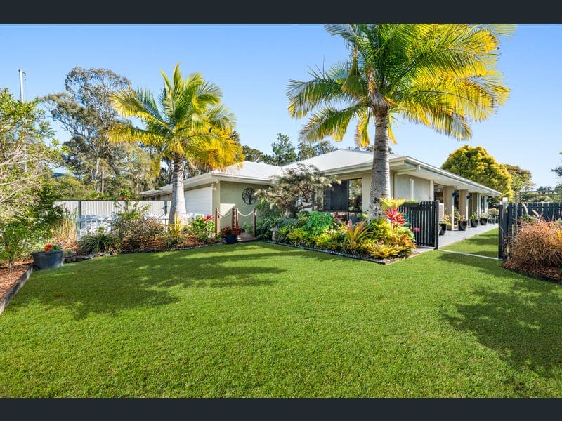 14 Plover Drive, Landsborough — photo 1 of 5