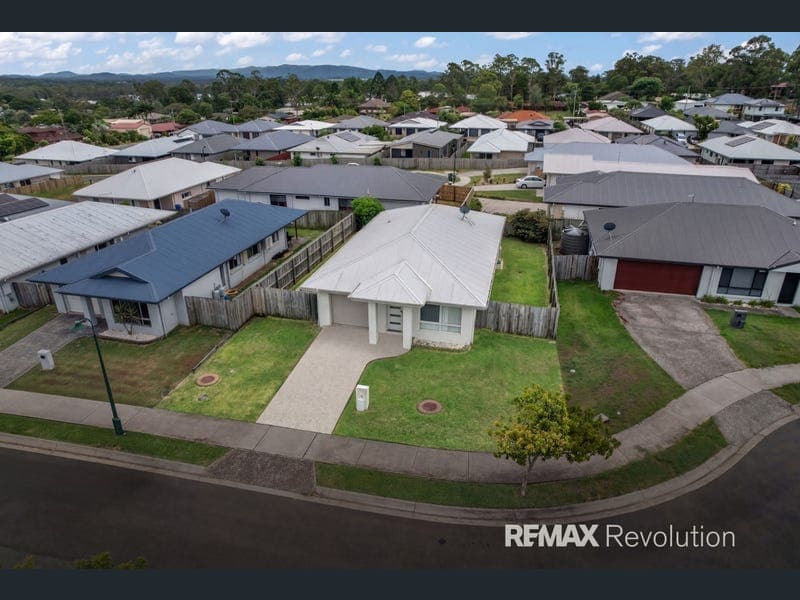 16 Mark Winter Court, Bellbird Park — photo 1 of 5