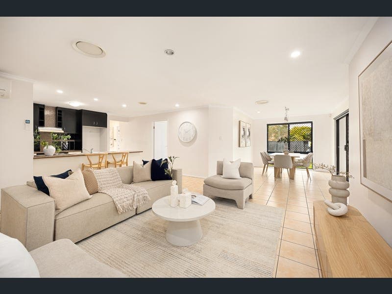 30 Mayfair Place, Stretton — photo 1 of 5