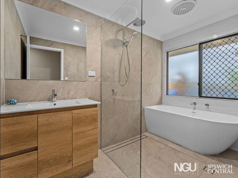 12 Ashvale Street, Flinders View — photo 1 of 5