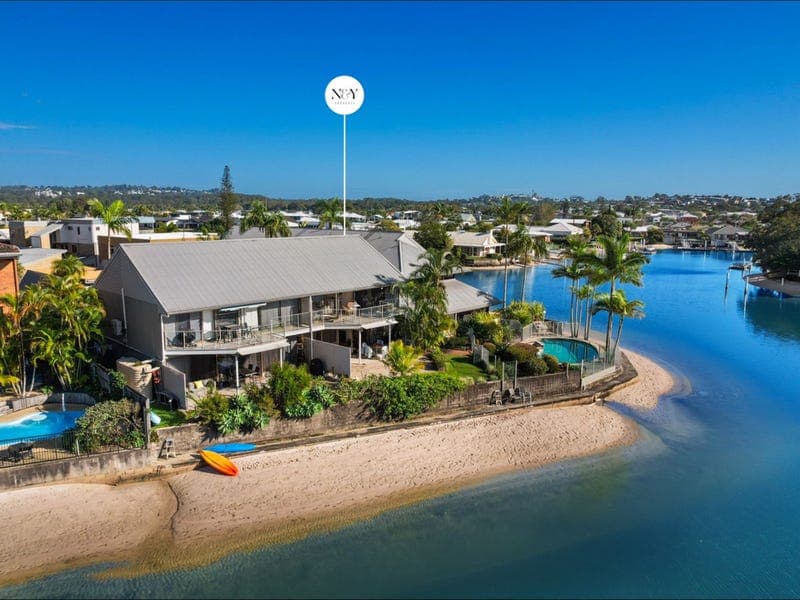 10/20 - 22 Woomba Place, Mooloolaba — photo 1 of 5
