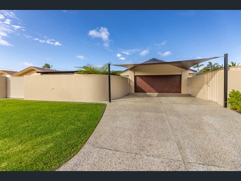 7 Sunpointe Street, Maroochydore — photo 1 of 5