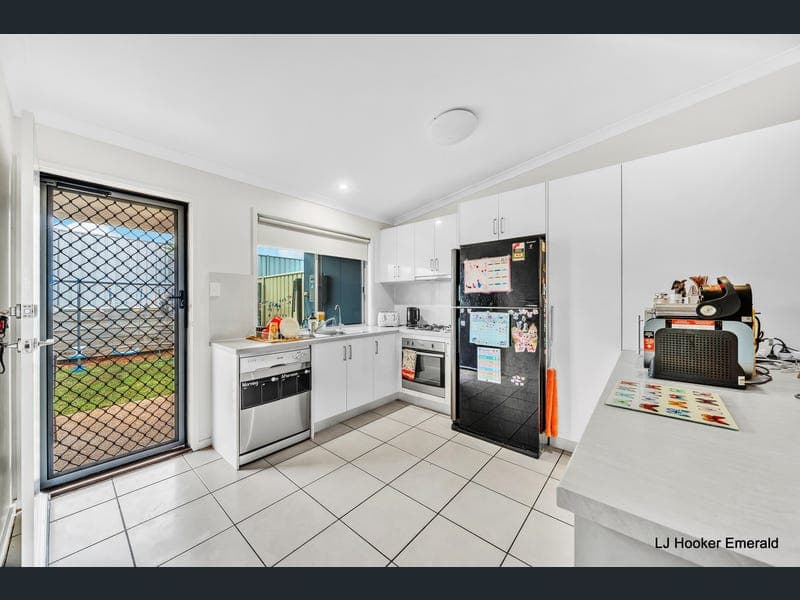 4/8 Hillcrest Street, Emerald — photo 1 of 5