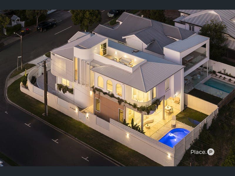 61 Birkalla Street, Bulimba — photo 1 of 5