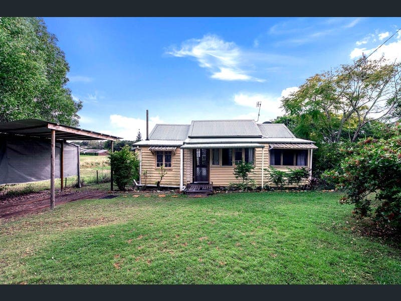 290 Torquay Terrace — photo 1 of 5