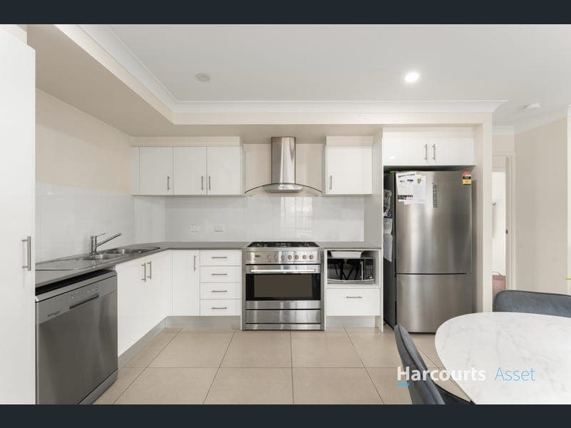 39 Pepper Tree Drive, Holmview — photo 1 of 5