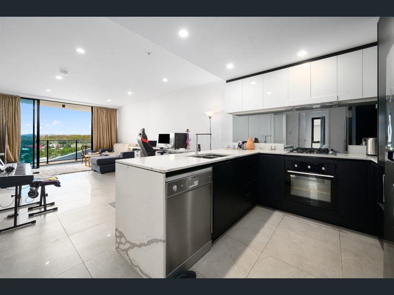 5707/5 Harbour Side Court, Biggera Waters — photo 1 of 5