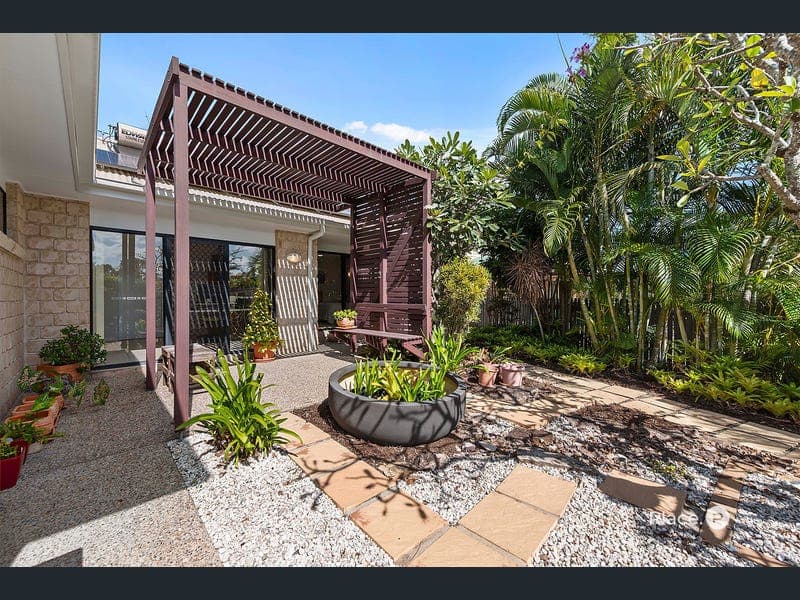 6 Tappin Court, Carindale — photo 1 of 5