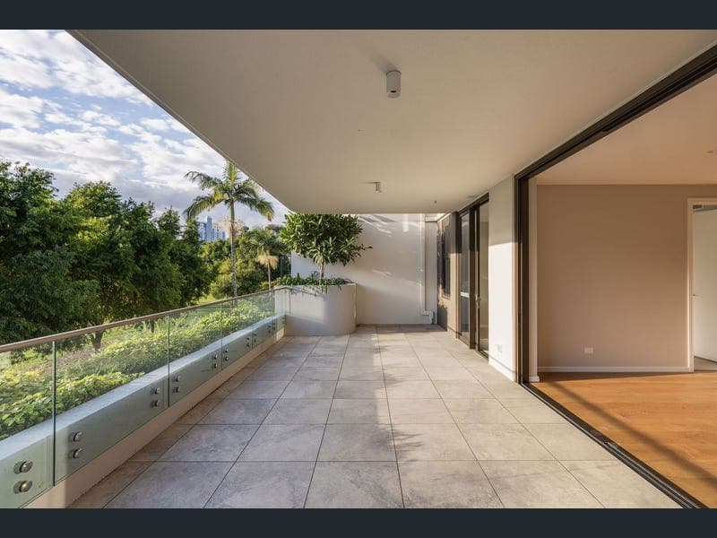 104/4 Carmichael Close, Coolangatta — photo 1 of 5