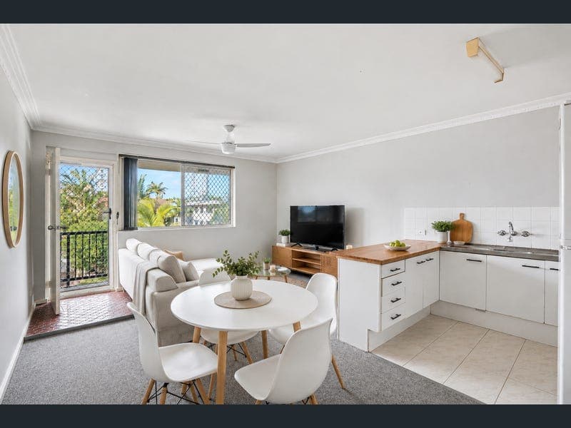 10/22 Leonard Avenue, Surfers Paradise — photo 1 of 5