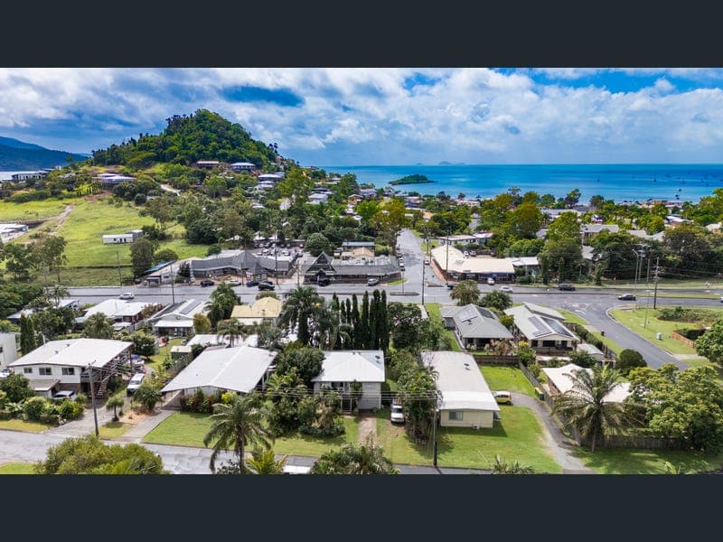 15 Balaka Street, Cannonvale — photo 1 of 5