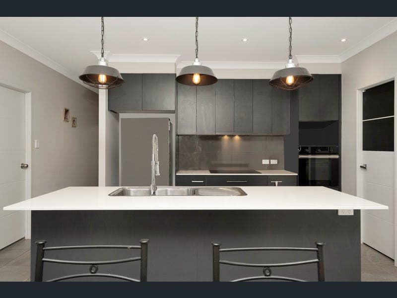 124 Sanctum Boulevard, Mount Low — photo 1 of 5