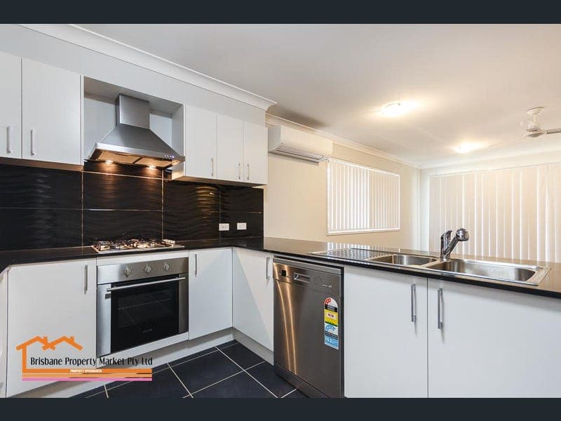 29 Kate Court, Murrumba Downs — photo 1 of 5