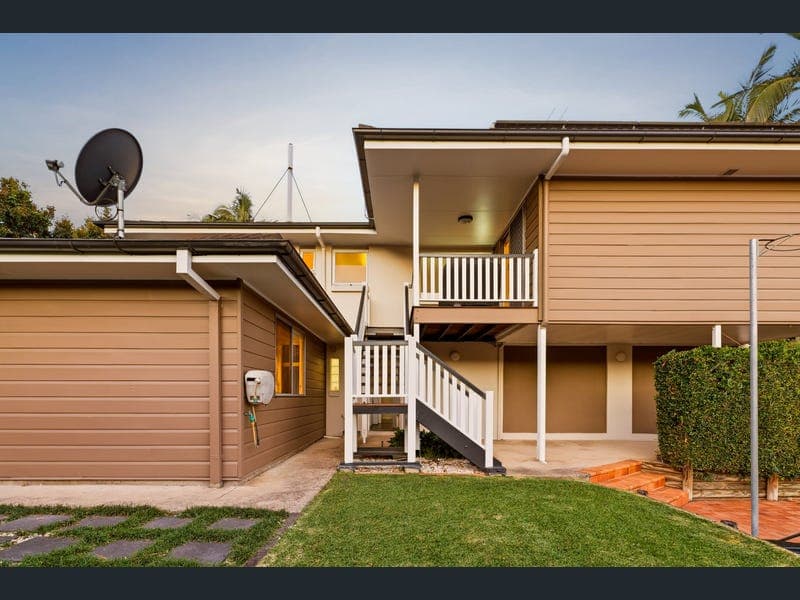 6 Saint Albans Street, Kenmore — photo 1 of 5