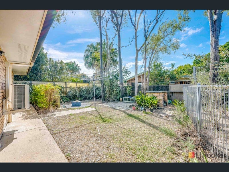 28 Acacia Street, Moore Park Beach — photo 1 of 5
