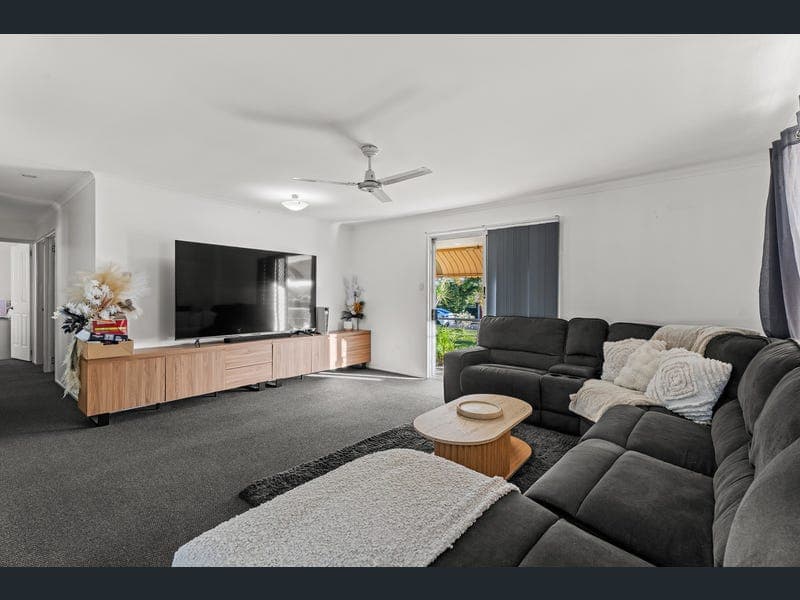 51 Lenthall Street, Aldershot — photo 1 of 5