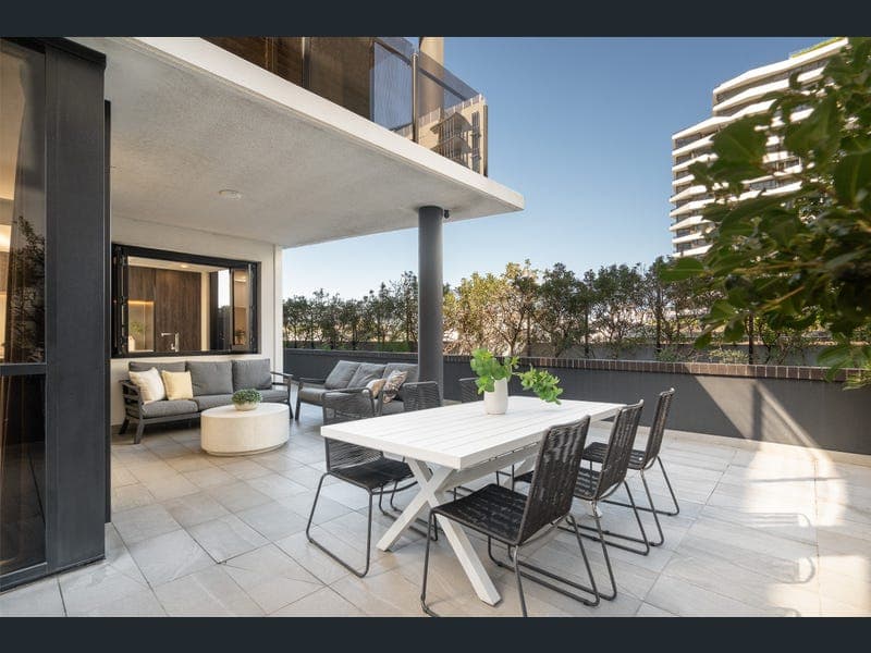 215/27 Commercial Road, Newstead — photo 1 of 5
