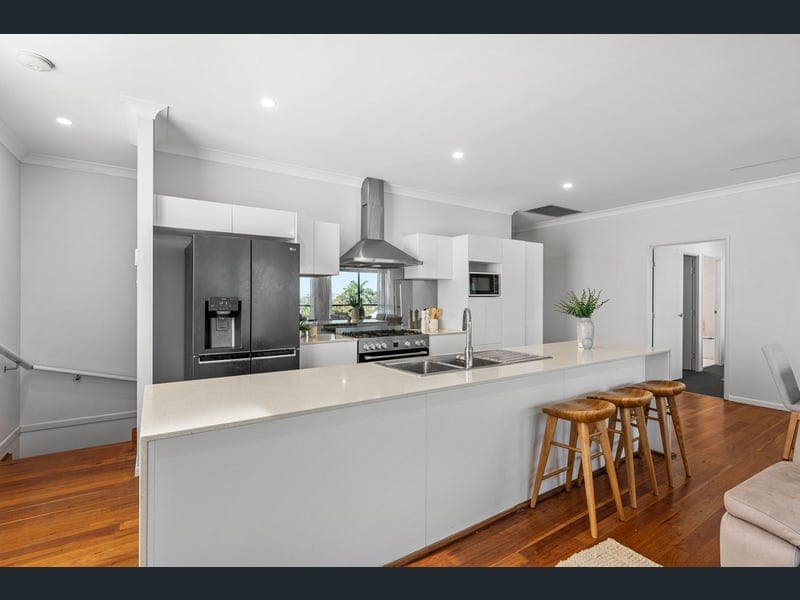 40 Grainger Street, Wynnum West — photo 1 of 5
