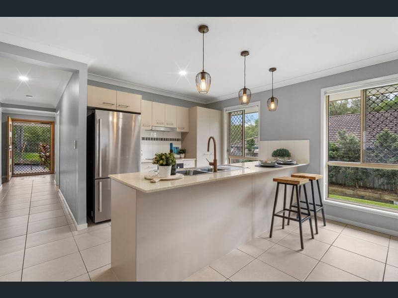 33 Bellflower Crescent, Mount Cotton — photo 1 of 5