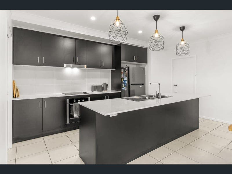 10 Cheshire Street, Pallara — photo 1 of 5