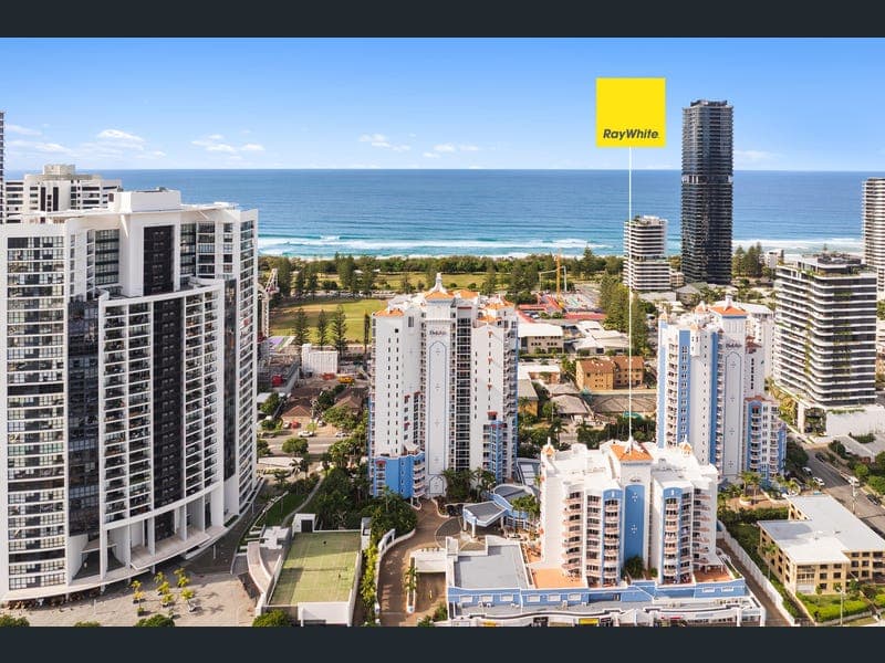 3058/2623-2633 Gold Coast Highway, Broadbeach — photo 1 of 5