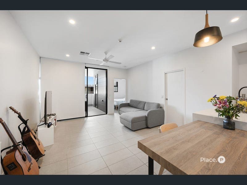 2303/30 Johnston Street, Bulimba — photo 1 of 5