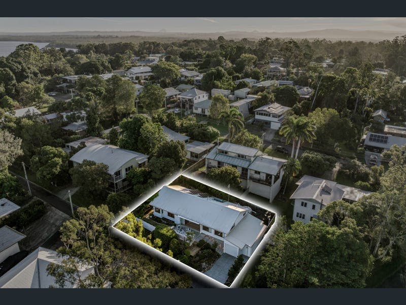 2 Mango Lane, Boreen Point — photo 1 of 5