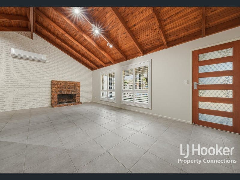 9 Parkside Drive, Kallangur — photo 1 of 5