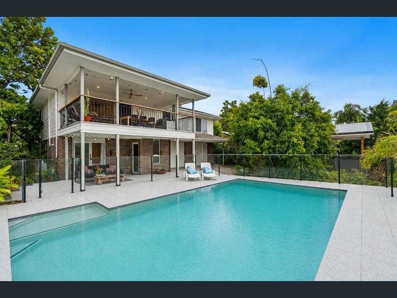 5 Stonyfell Court, Holland Park — photo 1 of 5