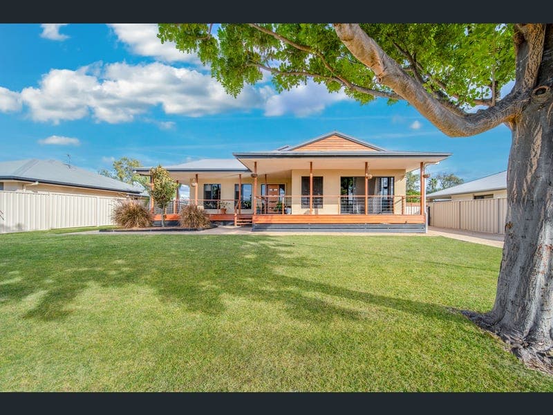 5 Carrington Place, Emerald — photo 1 of 5