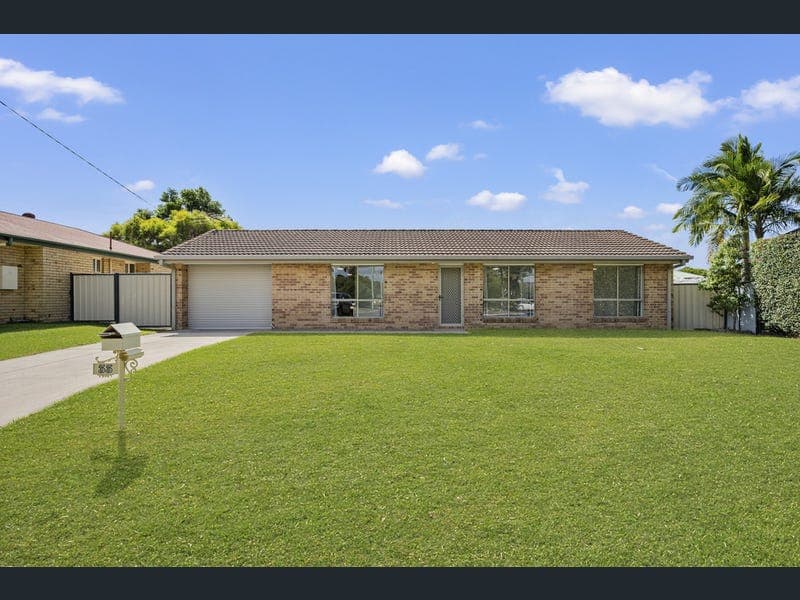33 Spire Street, Caboolture — photo 1 of 5