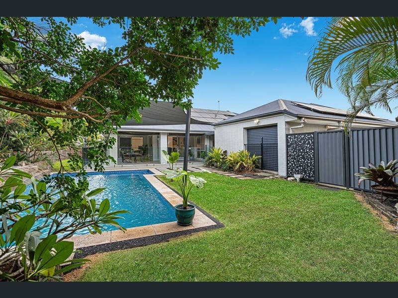 2 Lanier Cl, Oxenford — photo 1 of 5