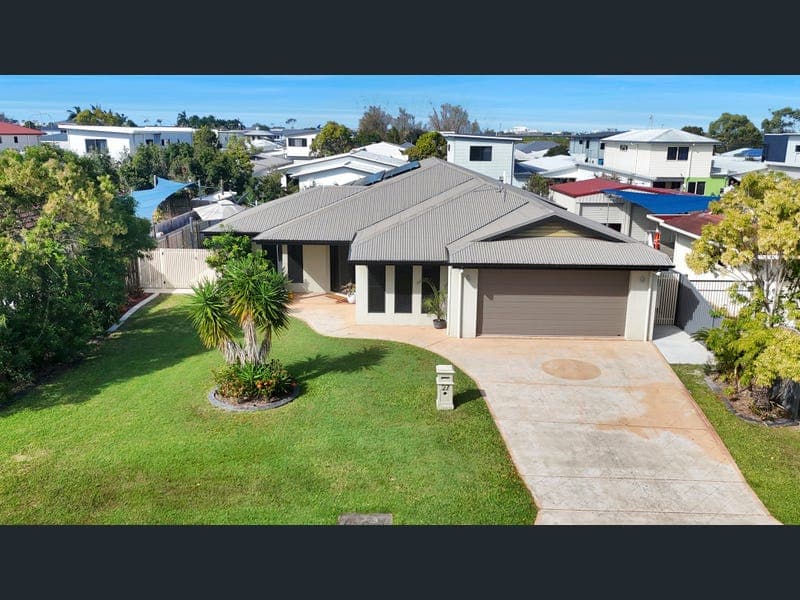 27 Victor Avenue, Glenella — photo 1 of 5