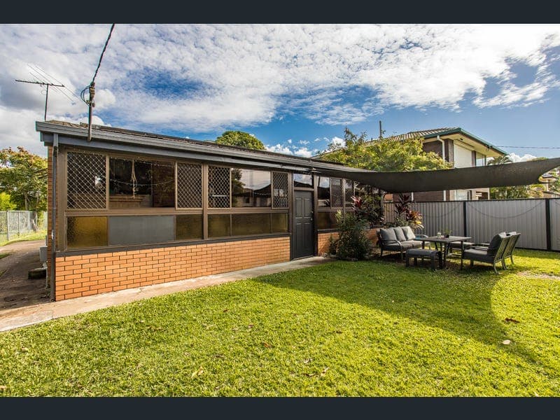 5 Evelyn Street, Kallangur — photo 1 of 5