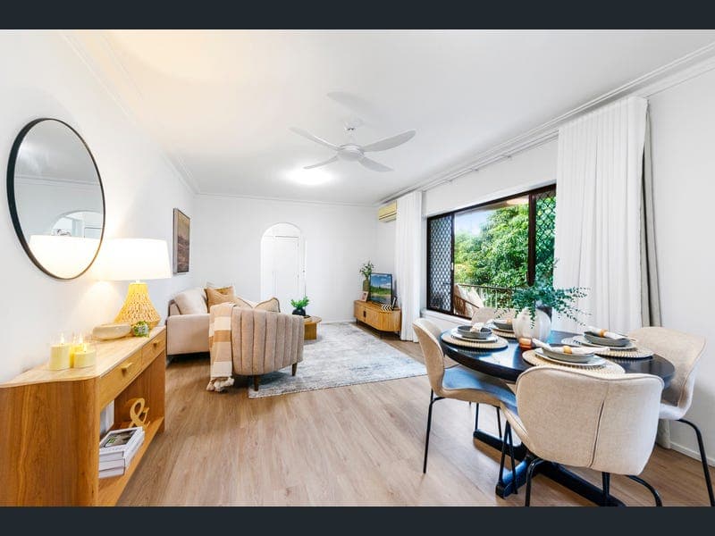 5/214 Scarborough Street, Southport — photo 1 of 5