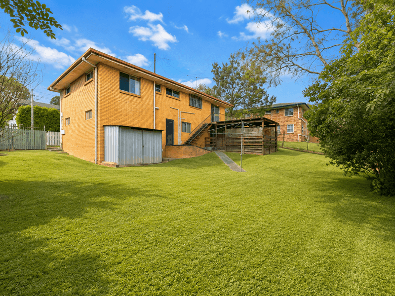 4 Hepburn Street, Stafford Heights — photo 1 of 5
