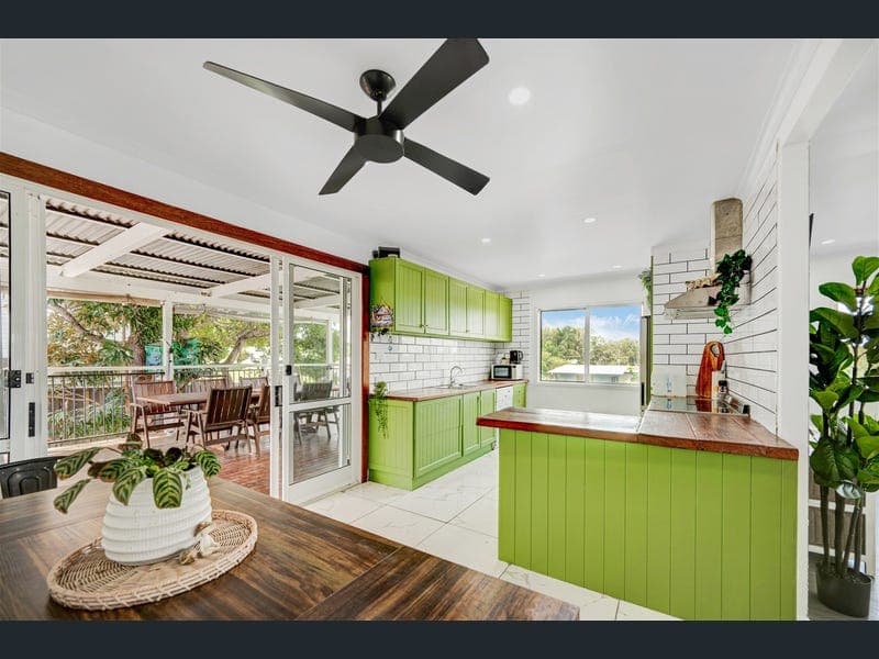 18 Steed Street, West Gladstone — photo 1 of 5