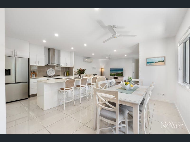 4 Viola Square, Peregian Springs — photo 1 of 5