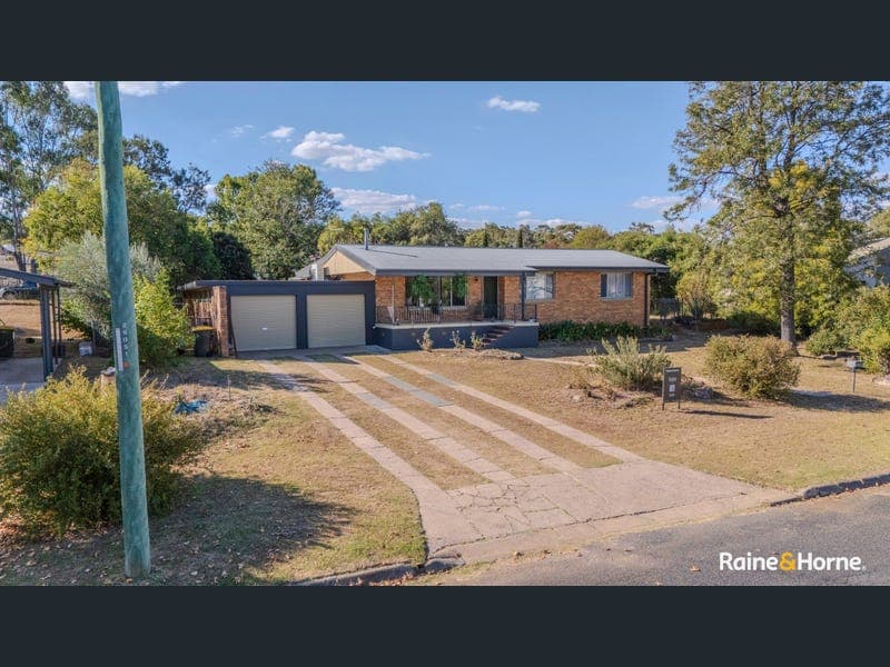 25 Gilbert Crescent, Warwick — photo 1 of 5