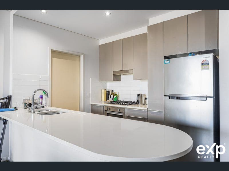 504/6 Aqua Street, Southport — photo 1 of 5