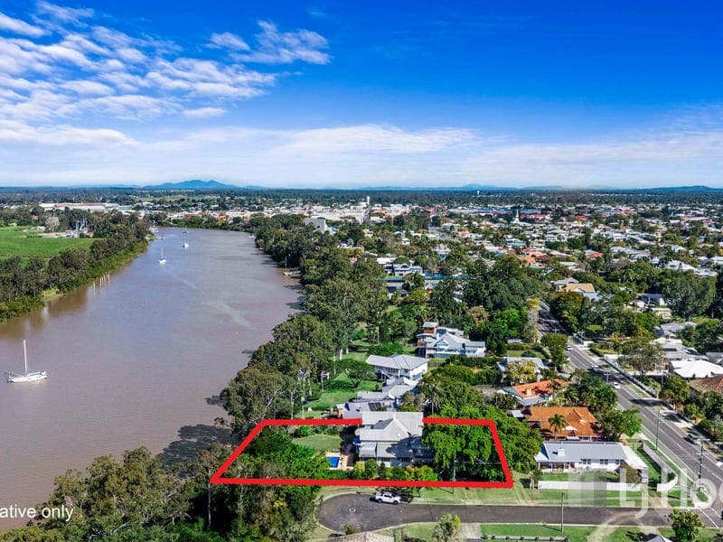 4 Woodstock Street, Maryborough — photo 1 of 5