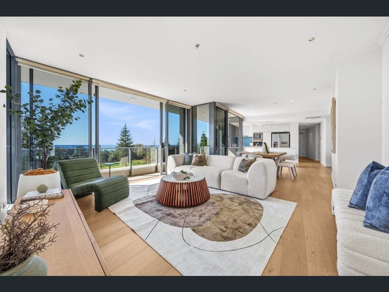 10/173 Old Burleigh Road, Broadbeach — photo 1 of 5