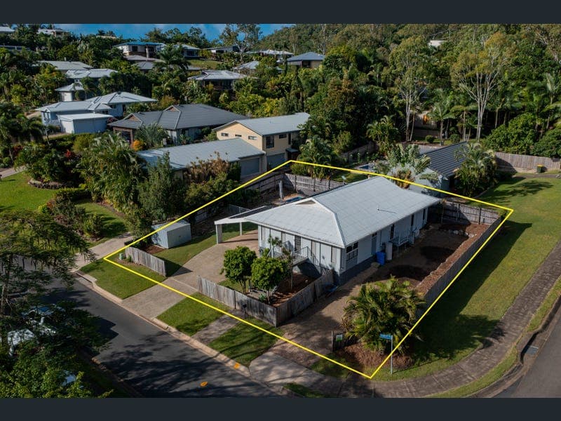 77 Country Road, Cannonvale — photo 1 of 5
