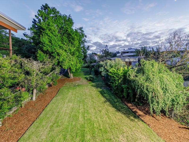 35 Hetherington Street, Herston — photo 1 of 5